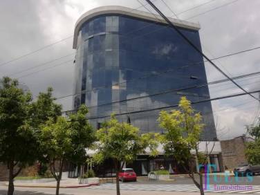 Oficina en renta en zona 10 Guatemala - Image 1