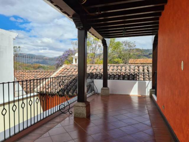 CityMax Antigua vende casa en residencial de Ciudad Vieja - Image 3