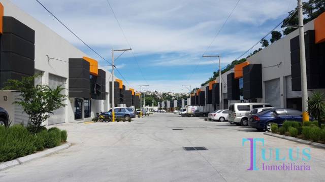 Ofibodega en renta en zona 18 - Image 1