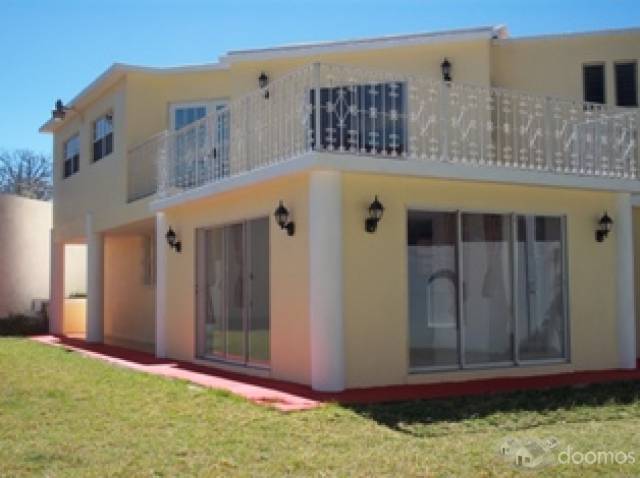 VENDO HERMOSA CASA CON GRAN TERENO - Image 1