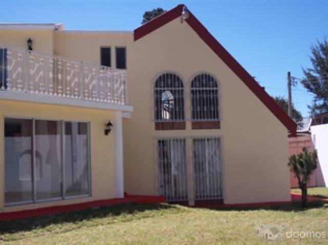 VENDO HERMOSA CASA CON GRAN TERENO - Image 2