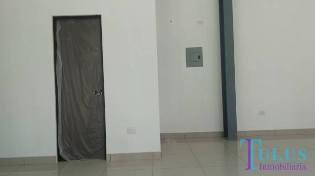 Local en renta en zona 10 - Miniatura 4