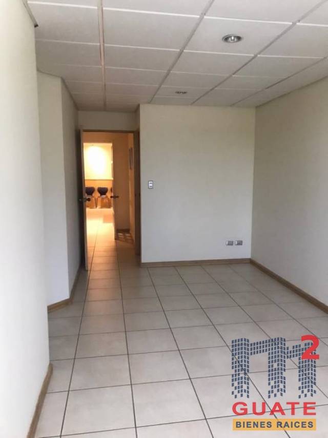 Oficina de 23 m2 de construcción en Renta, Zona 10 - Miniatura 7