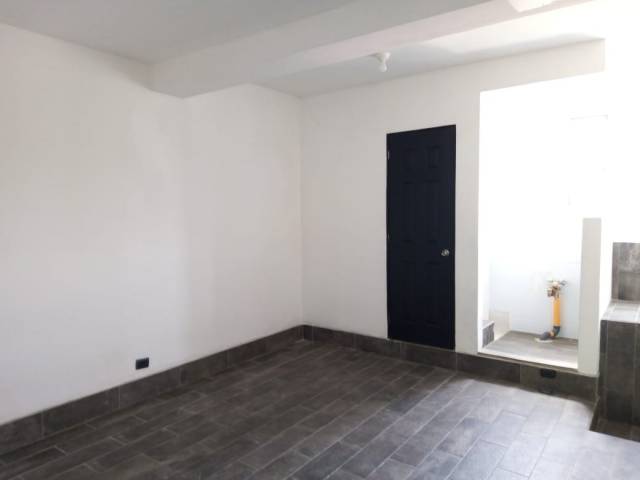 Renta local en zona 15 - Miniatura 4