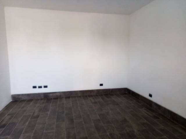 Renta local en zona 15 - Miniatura 5