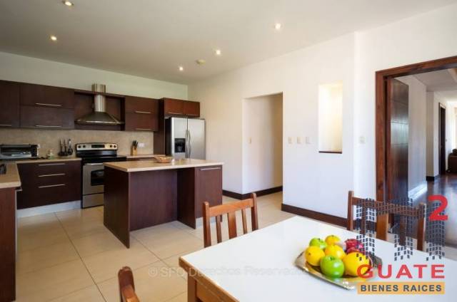Apartamento de 228 m2 de construcción en Renta, Zona 14 - Image 4