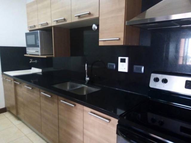 Alquiler apartamento zona 10 a una cuadra de Fontabella - Image 2