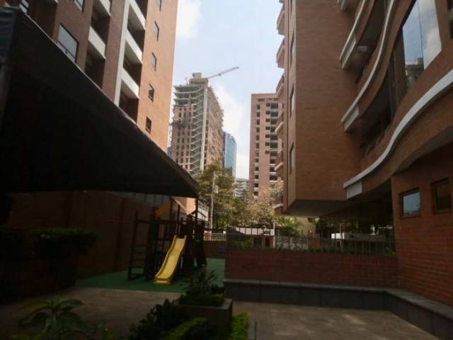 Alquiler apartamento zona 10 a una cuadra de Fontabella - Image 5