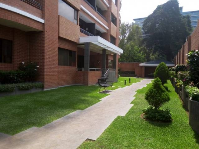 Alquiler apartamento zona 10 a una cuadra de Fontabella - Miniatura 7