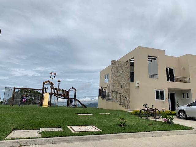 Venta de casa en condominio en Fraijanes - Image 2