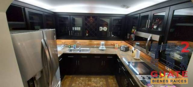Apartamento de 150 m2 de construcción en Renta, Zona 10 - Miniatura 3