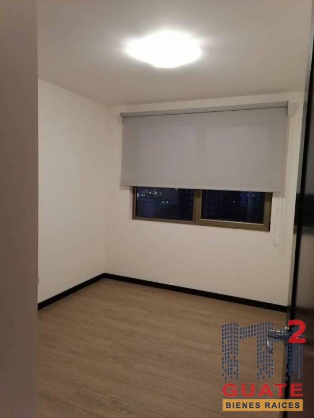 Apartamento de 99 m2 de construcción en Renta, Zona 10 - Image 2