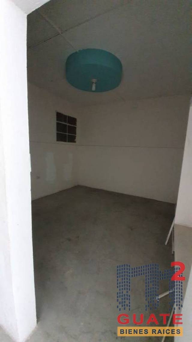 Local de 126 m2 de construcción, en Renta Zona 10 - Image 4