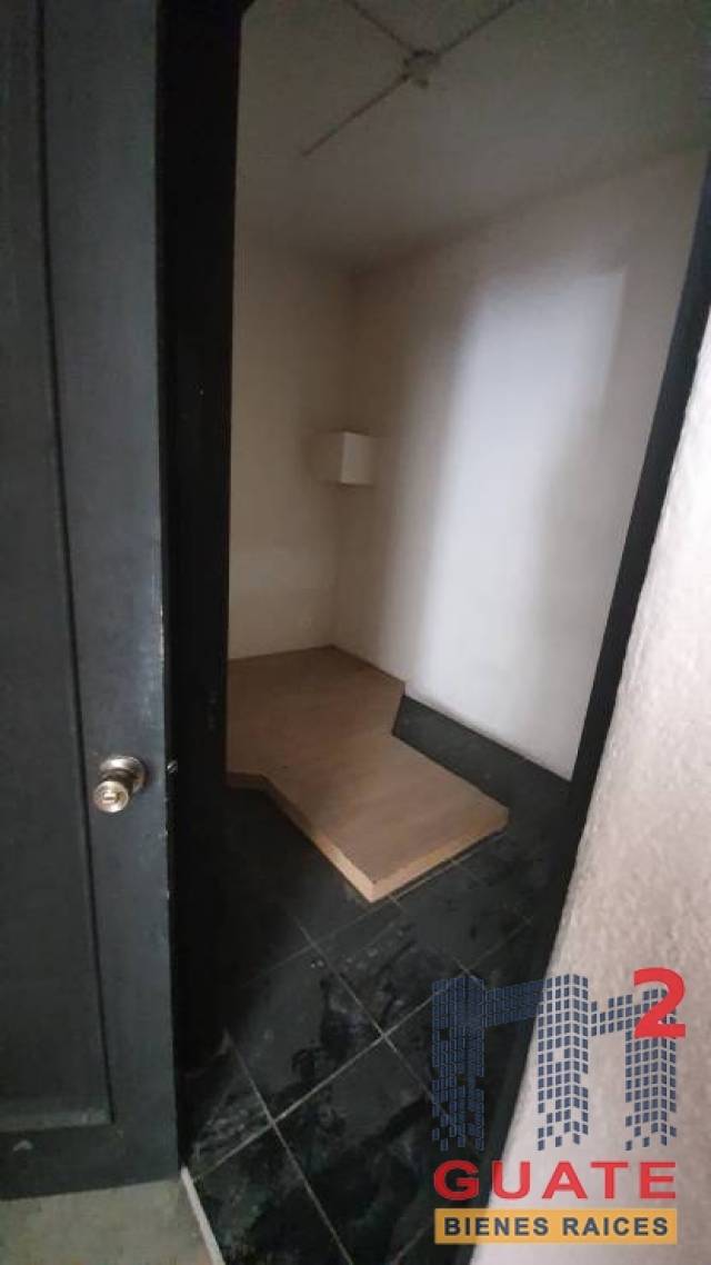 Local de 126 m2 de construcción, en Renta Zona 10 - Miniatura 7