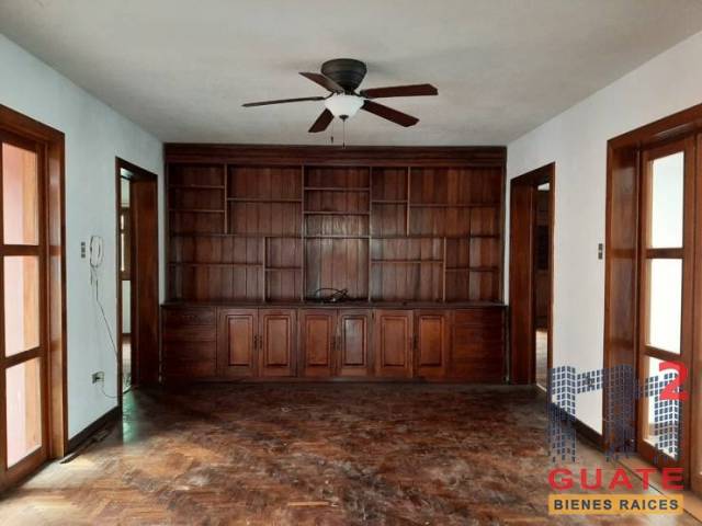 Casa de 302 m2 de construcción, en Renta, Zona 15 - Image 2