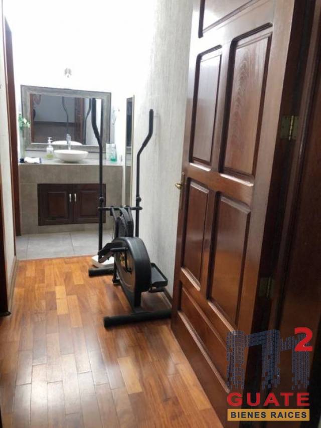 Casa de 302 m2 de construcción, en Renta, Zona 15 - Miniatura 7