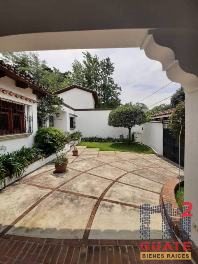 Casa de 302 m2 de construcción, en Renta, Zona 15 - Miniatura 8