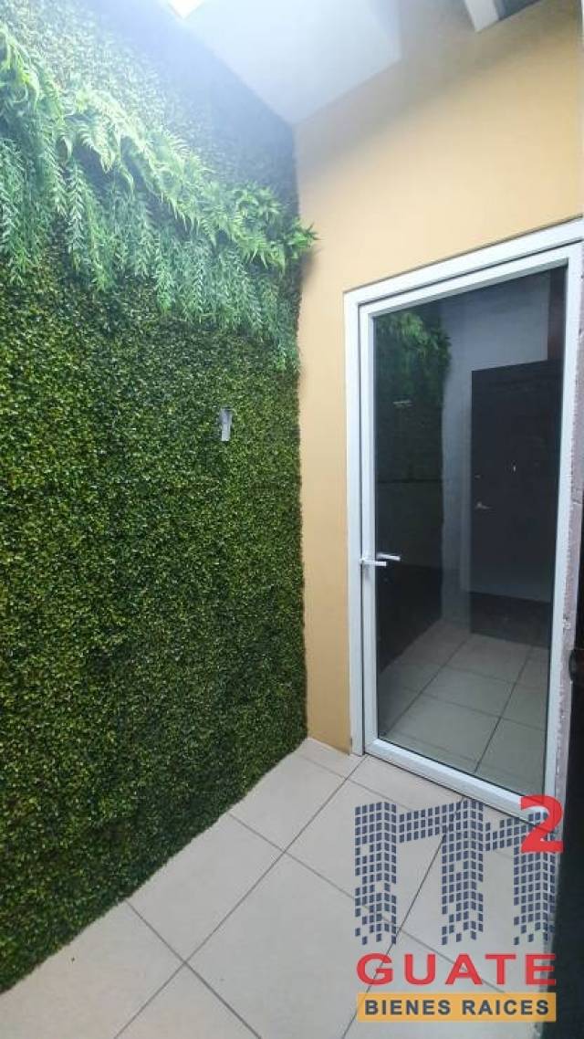 Oficina de 49 m2 de construcción, en Renta Zona 11 - Miniatura 6