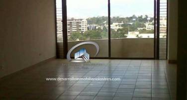 Apartamento en renta en zona 10 sin muebles - Image 1