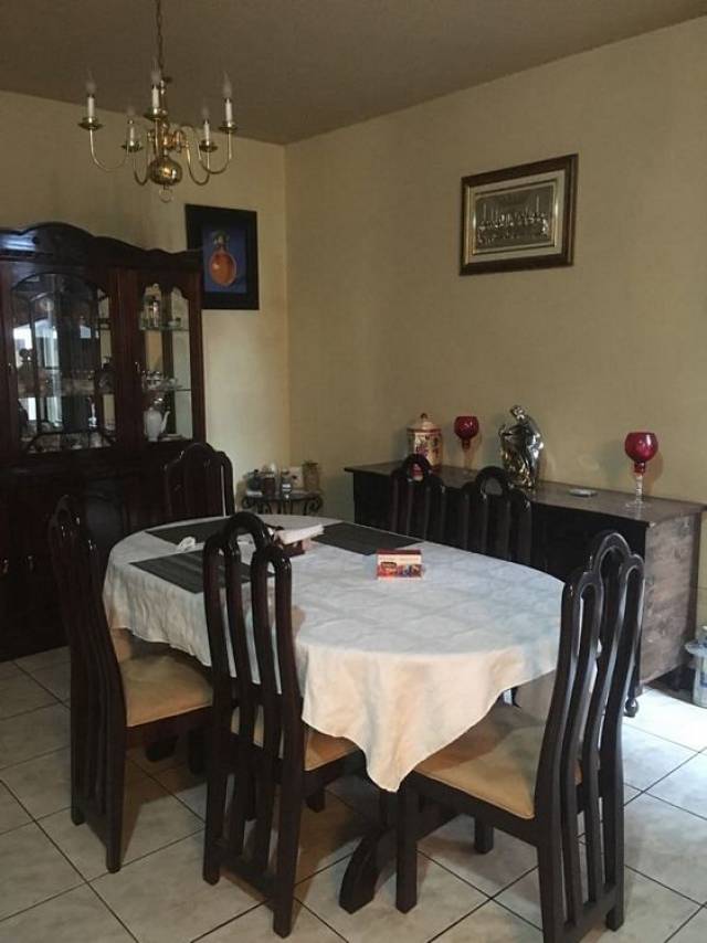 Vendo Grande y Hermosa Casa en zona 2 Guatemala - Image 3