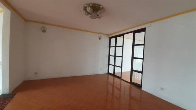 CASA EN VENTA SAN CRISTÓBAL EN COLONA SOBRE BULEVAR - Image 3