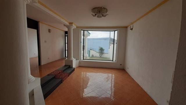 CASA EN VENTA SAN CRISTÓBAL EN COLONA SOBRE BULEVAR - Image 4