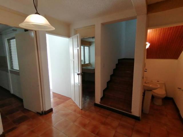 Casa en Venta en Condominio, Calzada Mateo Flores, Z.7 - Image 2