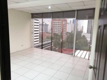 Oficina Amplia en Renta Zona 10 con vistas panorámicas