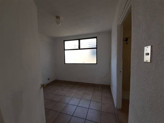 AMPLIO Y CENTRICO APARTAMENTO EN RENTA, EN KAMINAL JUYU ZONA 7 - Image 3
