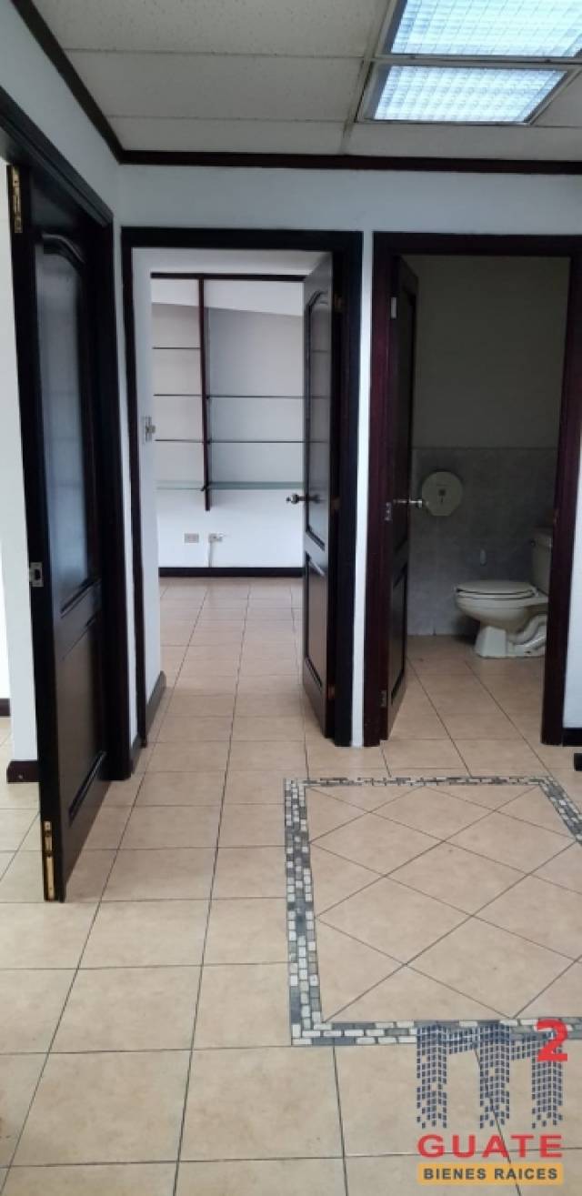 Oficina de 87.5 m2 de construcción en Renta, Zona 09 - Image 4