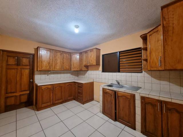 CASA EN VENTA DENTRO DE COLONIA PINARES, SAN CRISTÓBAL - Image 4