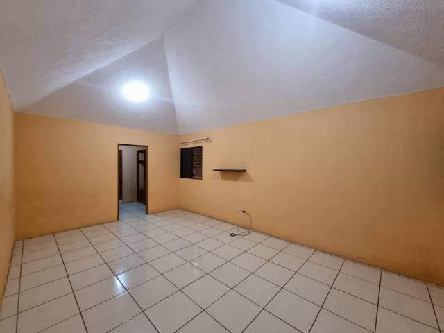 CASA EN VENTA DENTRO DE COLONIA PINARES, SAN CRISTÓBAL - Miniatura 9