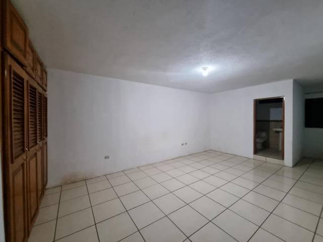 CASA EN VENTA DENTRO DE COLONIA PINARES, SAN CRISTÓBAL - Miniatura 11