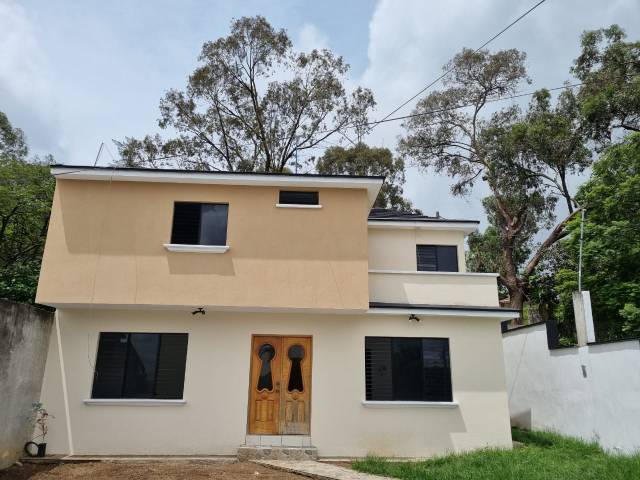 CASA EN VENTA DENTRO DE COLONIA PINARES, SAN CRISTÓBAL - Miniatura 13