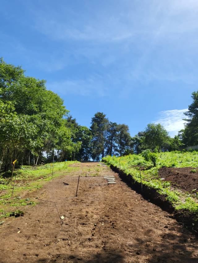 Bonito terreno 10 x 28 sector exclusivo a Santiago Sacatepequez - Image 3