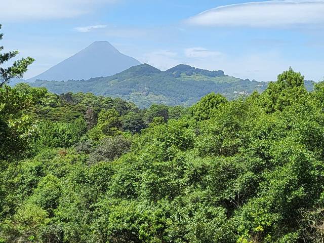 Bonito terreno 10 x 28 sector exclusivo a Santiago Sacatepequez - Miniatura 6