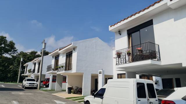 Vendo Casa en Cerro Azul, San Cristóbal - Image 1