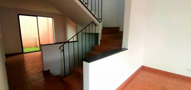 CityMax Antigua vende casa con financiamiento en San Lucas Sacatepéquez - Miniatura 8