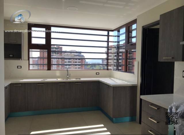 HERMOSO APARTAMENTO EN VENTA ZONA 14. - Image 4