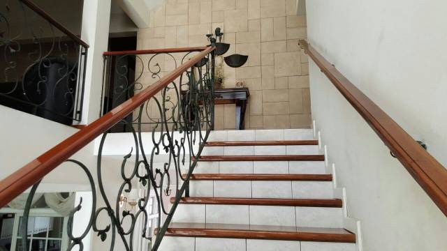 Espectacular Casa en Carretera a El Salvador - Miniatura 4