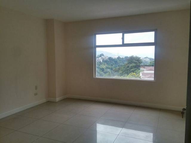 Apartamento en Venta Zona 13 Monte Azul, Guatemala - Image 2