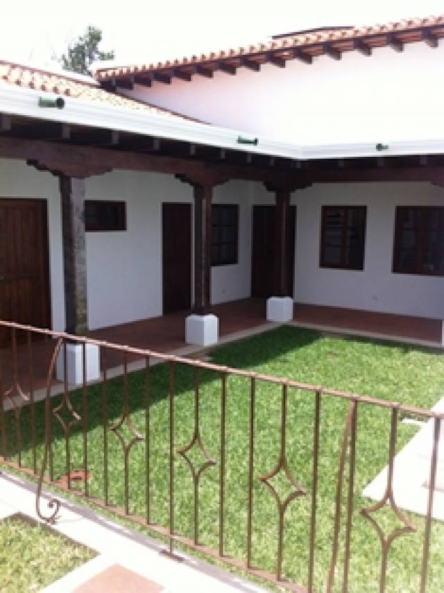 Casa en venta cerca del casco, con ambiente tranquilo - Image 1