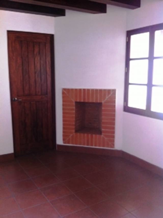 Casa en venta cerca del casco, con ambiente tranquilo - Miniatura 6