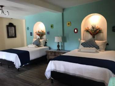 CASA CAMINABLE AL CENTRO DE ANTIGUA GUATEMALA A LA VENTA - Image 1