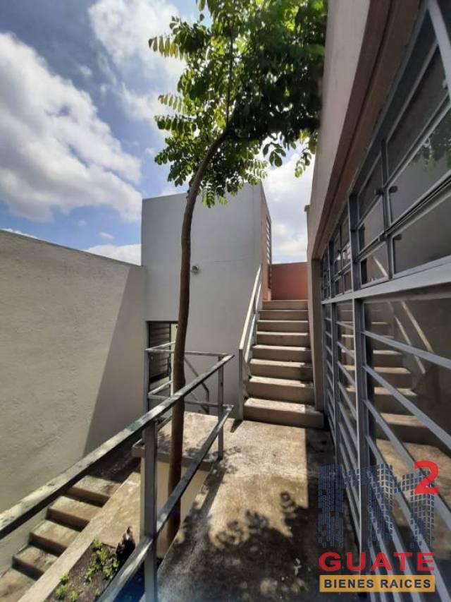 Casa de 244.84 m2 de construcción, en Venta Zona 10 - Image 2