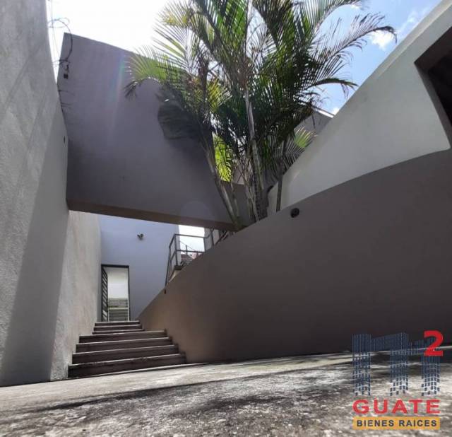 Casa de 244.84 m2 de construcción, en Venta Zona 10 - Image 3