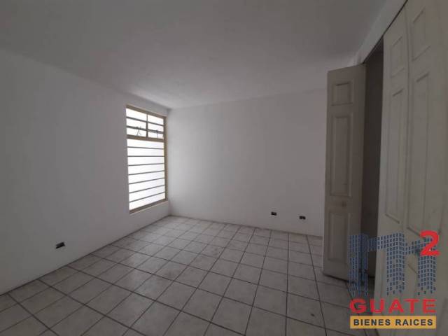 Casa de 244.84 m2 de construcción, en Venta Zona 10 - Miniatura 6