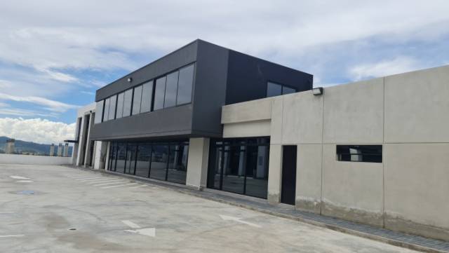 Venta oficibodega en parque industrial Las Tunas - Image 2