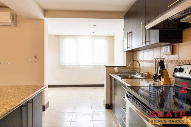 Apartamento de 135 m2 de construcción en Renta, Zona 10 - Miniatura 8