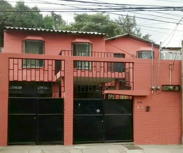 VENDO HERMOSA CASA IDEAL CLINICAS, OFICINAS, CASA DE HUESPEDES - Image 1